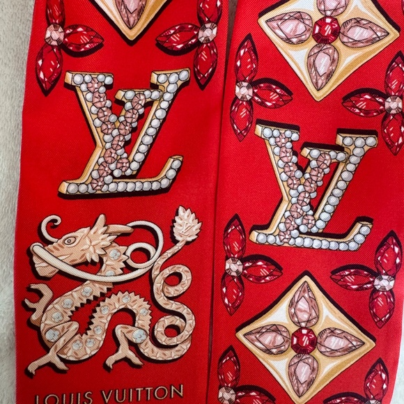 NEW! WITH TAGS LOUIS VUITTON CHINESE NEW YEAR BANDEAU M79478 - RED - Picture 8 of 10